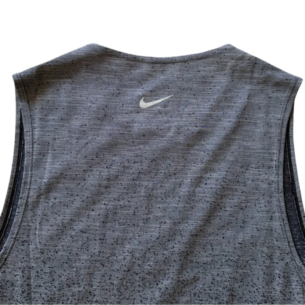 Nike Dri Fit Tank Top Womens Medium Gray Sleeveless Athletic Workout Running Gym